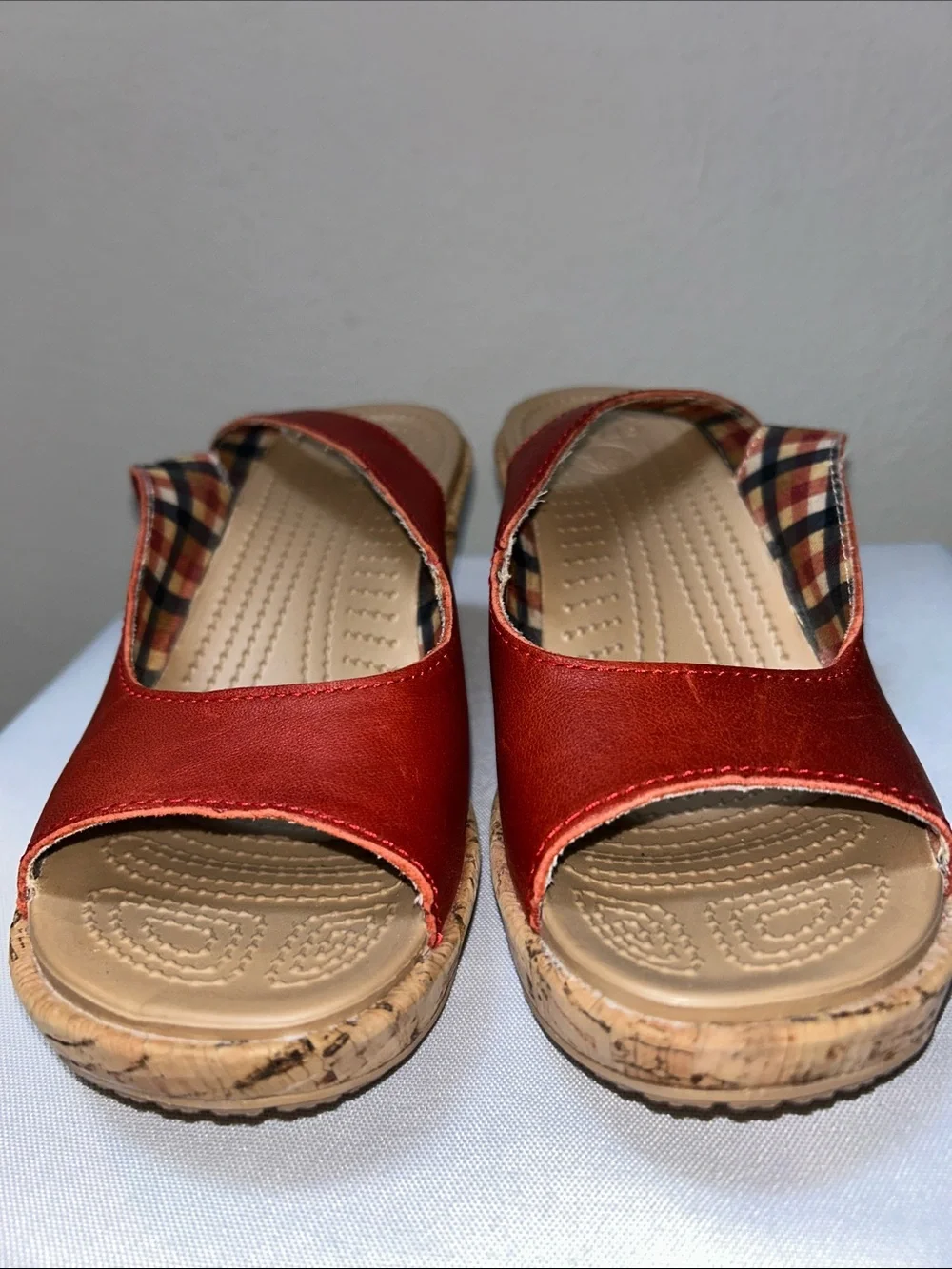 CROCS EUC Leigh Brick Red CorK Wedge Plaid Inside women’s 6